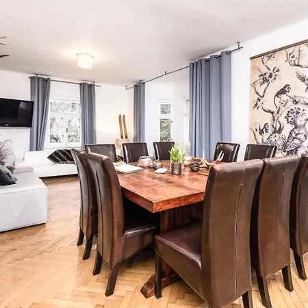 别墅 Family Wellhouse Garden Direct In Salzburg, Sunny Big Garden, Up To 16 Pax, Bikes For Free, Bbq, Sunbeds, Parking For Free, 15 Min Sound Of Music 萨尔茨堡