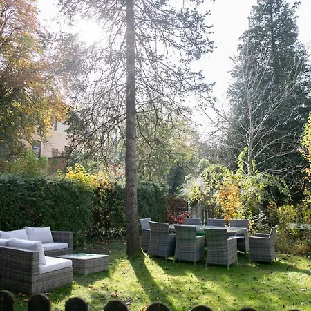 别墅 Family Wellhouse Garden Direct In Salzburg, Sunny Big Garden, Up To 16 Pax, Bikes For Free, Bbq, Sunbeds, Parking For Free, 15 Min Sound Of Music 萨尔茨堡