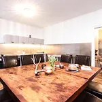 Вилла Family Wellhouse Garden Direct In Salzburg, Sunny Big Garden, Up To 16 Pax, Bikes For Free, Bbq, Sunbeds, Parking For Free, 15 Min Sound Of Music