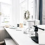 Family Wellhouse Garden Direct In Salzburg, Sunny Big Garden, Up To 16 Pax, Bikes For Free, Bbq, Sunbeds, Parking For Free, 15 Min Sound Of Music Зальцбург
