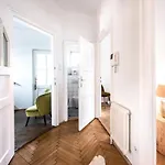 Вилла Family Wellhouse Garden Direct In Salzburg, Sunny Big Garden, Up To 16 Pax, Bikes For Free, Bbq, Sunbeds, Parking For Free, 15 Min Sound Of Music Зальцбург