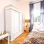 Family Wellhouse Garden Direct In Salzburg, Sunny Big Garden, Up To 16 Pax, Bikes For Free, Bbq, Sunbeds, Parking For Free, 15 Min Sound Of Music Вилла