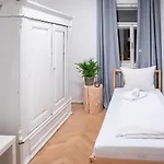 别墅 Family Wellhouse Garden Direct In Salzburg, Sunny Big Garden, Up To 16 Pax, Bikes For Free, Bbq, Sunbeds, Parking For Free, 15 Min Sound Of Music *