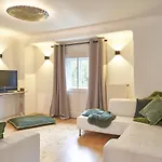 Family Wellhouse Garden Direct In Salzburg, Sunny Big Garden, Up To 16 Pax, Bikes For Free, Bbq, Sunbeds, Parking For Free, 15 Min Sound Of Music * 萨尔茨堡