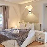Вилла Family Wellhouse Garden Direct In Salzburg, Sunny Big Garden, Up To 16 Pax, Bikes For Free, Bbq, Sunbeds, Parking For Free, 15 Min Sound Of Music