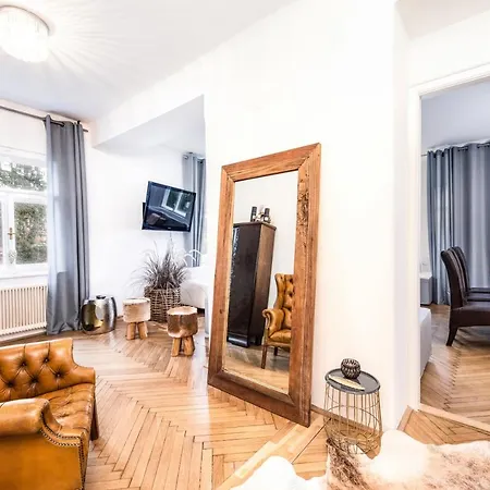 Family Wellhouse Garden Direct In Salzburg, Sunny Big Garden, Up To 16 Pax, Bikes For Free, Bbq, Sunbeds, Parking For Free, 15 Min Sound Of Music