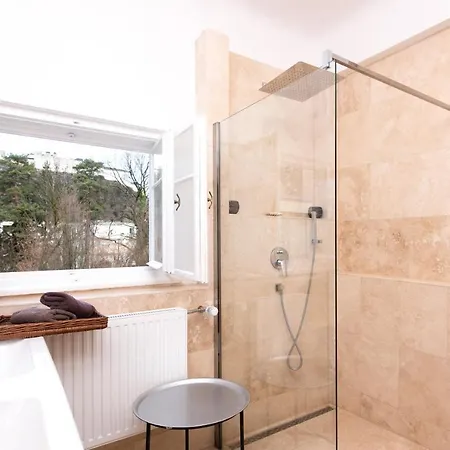 Family Wellhouse Garden Direct In Salzburg, Sunny Big Garden, Up To 16 Pax, Bikes For Free, Bbq, Sunbeds, Parking For Free, 15 Min Sound Of Music *