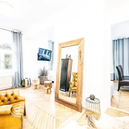 Family Wellhouse Garden Direct In Salzburg, Sunny Big Garden, Up To 16 Pax, Bikes For Free, Bbq, Sunbeds, Parking For Free, 15 Min Sound Of Music