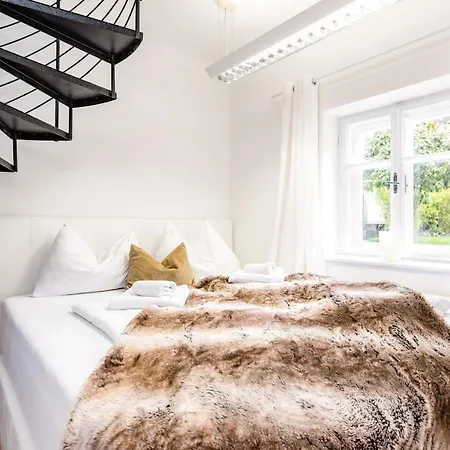 Family Wellhouse Garden Direct In Salzburg, Sunny Big Garden, Up To 16 Pax, Bikes For Free, Bbq, Sunbeds, Parking For Free, 15 Min Sound Of Music Solnohrad