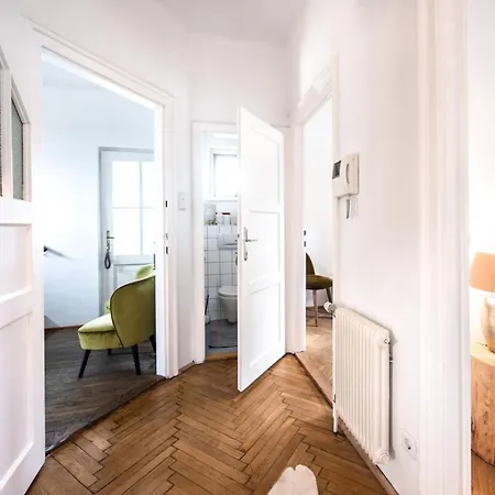 Vila Family Wellhouse Garden Direct In Salzburg, Sunny Big Garden, Up To 16 Pax, Bikes For Free, Bbq, Sunbeds, Parking For Free, 15 Min Sound Of Music Solnohrad