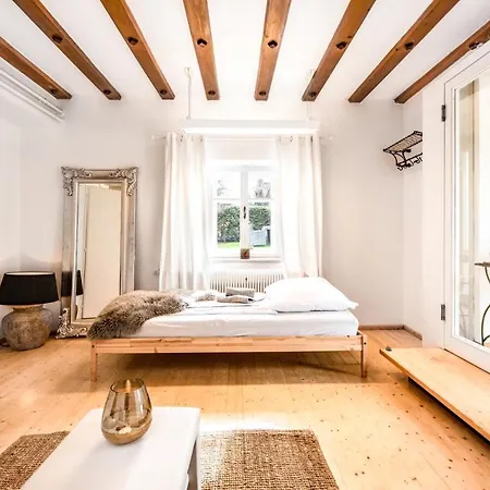 Family Wellhouse Garden Direct In Salzburg, Sunny Big Garden, Up To 16 Pax, Bikes For Free, Bbq, Sunbeds, Parking For Free, 15 Min Sound Of Music