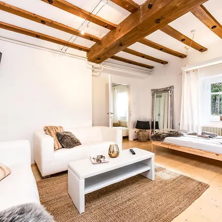 Family Wellhouse Garden Direct In Salzburg, Sunny Big Garden, Up To 16 Pax, Bikes For Free, Bbq, Sunbeds, Parking For Free, 15 Min Sound Of Music Vila