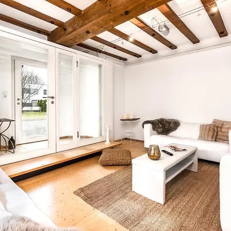 Family Wellhouse Garden Direct In Salzburg, Sunny Big Garden, Up To 16 Pax, Bikes For Free, Bbq, Sunbeds, Parking For Free, 15 Min Sound Of Music *