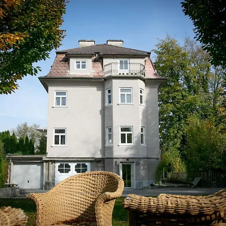 Family Wellhouse Garden Direct In Salzburg, Sunny Big Garden, Up To 16 Pax, Bikes For Free, Bbq, Sunbeds, Parking For Free, 15 Min Sound Of Music