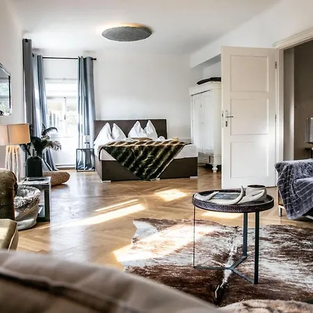 Family Wellhouse Garden Direct In Salzburg, Sunny Big Garden, Up To 16 Pax, Bikes For Free, Bbq, Sunbeds, Parking For Free, 15 Min Sound Of Music Salzburg