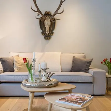 Family Wellhouse Garden Direct In Salzburg, Sunny Big Garden, Up To 16 Pax, Bikes For Free, Bbq, Sunbeds, Parking For Free, 15 Min Sound Of Music * Solnohrad