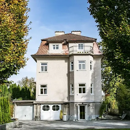 Family Wellhouse Garden Direct In Salzburg, Sunny Big Garden, Up To 16 Pax, Bikes For Free, Bbq, Sunbeds, Parking For Free, 15 Min Sound Of Music Vila *