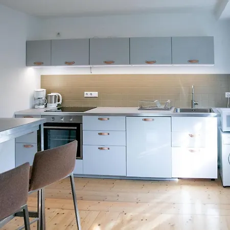 Family Wellhouse Garden Direct In Salzburg, Sunny Big Garden, Up To 16 Pax, Bikes For Free, Bbq, Sunbeds, Parking For Free, 15 Min Sound Of Music Vila