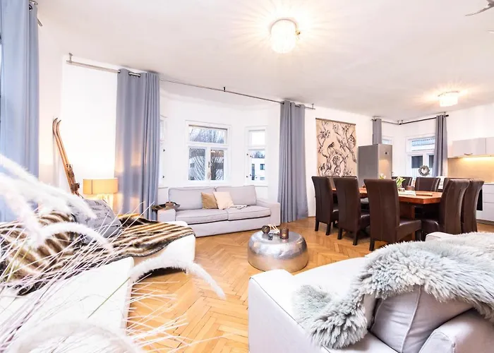 Villa Family Wellhouse Garden Direct In Salzburg, Sunny Big Garden, Up To 16 Pax, Bikes For Free, Bbq, Sunbeds, Parking For Free, 15 Min Sound Of Music