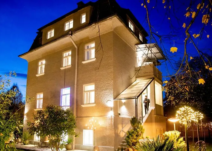 Villa Family Wellhouse Garden Direct In Salzburg, Sunny Big Garden, Up To 16 Pax, Bikes For Free, Bbq, Sunbeds, Parking For Free, 15 Min Sound Of Music Salzburg