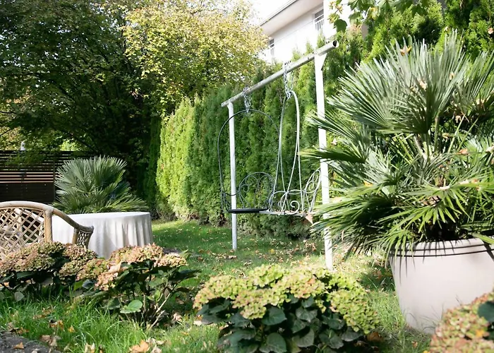 Family Wellhouse Garden Direct In Salzburg, Sunny Big Garden, Up To 16 Pax, Bikes For Free, Bbq, Sunbeds, Parking For Free, 15 Min Sound Of Music * Salzburg