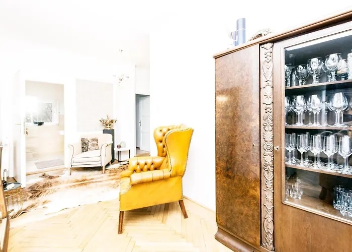 Family Wellhouse Garden Direct In Salzburg, Sunny Big Garden, Up To 16 Pax, Bikes For Free, Bbq, Sunbeds, Parking For Free, 15 Min Sound Of Music * Salzburg