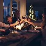 Family Wellhouse Garden Direct In Salzburg, Sunny Big Garden, Up To 16 Pax, Bikes For Free, Bbq, Sunbeds, Parking For Free, 15 Min Sound Of Music Villa *