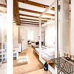 Family Wellhouse Garden Direct In Salzburg, Sunny Big Garden, Up To 16 Pax, Bikes For Free, Bbq, Sunbeds, Parking For Free, 15 Min Sound Of Music *