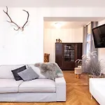 Family Wellhouse Garden Direct In Salzburg, Sunny Big Garden, Up To 16 Pax, Bikes For Free, Bbq, Sunbeds, Parking For Free, 15 Min Sound Of Music Villa *