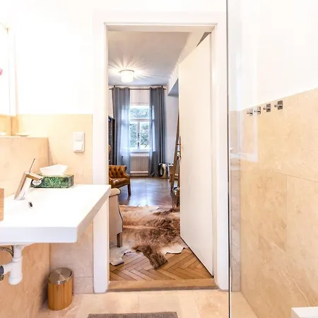 Family Wellhouse Garden Direct In Salzburg, Sunny Big Garden, Up To 16 Pax, Bikes For Free, Bbq, Sunbeds, Parking For Free, 15 Min Sound Of Music וילה