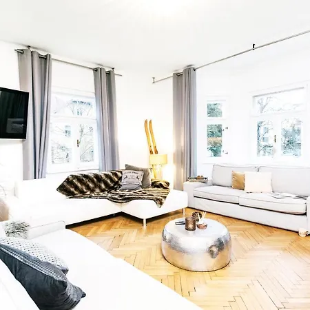 Family Wellhouse Garden Direct In Salzburg, Sunny Big Garden, Up To 16 Pax, Bikes For Free, Bbq, Sunbeds, Parking For Free, 15 Min Sound Of Music Salzburg