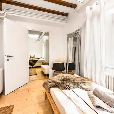 Family Wellhouse Garden Direct In Salzburg, Sunny Big Garden, Up To 16 Pax, Bikes For Free, Bbq, Sunbeds, Parking For Free, 15 Min Sound Of Music *