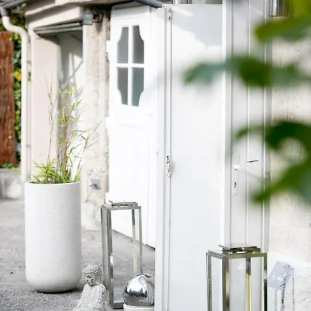 Family Wellhouse Garden Direct In Salzburg, Sunny Big Garden, Up To 16 Pax, Bikes For Free, Bbq, Sunbeds, Parking For Free, 15 Min Sound Of Music *