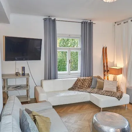 Family Wellhouse Garden Direct In Salzburg, Sunny Big Garden, Up To 16 Pax, Bikes For Free, Bbq, Sunbeds, Parking For Free, 15 Min Sound Of Music *