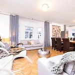 别墅 Family Wellhouse Garden Direct In Salzburg, Sunny Big Garden, Up To 16 Pax, Bikes For Free, Bbq, Sunbeds, Parking For Free, 15 Min Sound Of Music