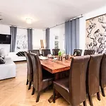 别墅 Family Wellhouse Garden Direct In Salzburg, Sunny Big Garden, Up To 16 Pax, Bikes For Free, Bbq, Sunbeds, Parking For Free, 15 Min Sound Of Music 萨尔茨堡