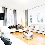 Family Wellhouse Garden Direct In Salzburg, Sunny Big Garden, Up To 16 Pax, Bikes For Free, Bbq, Sunbeds, Parking For Free, 15 Min Sound Of Music 萨尔茨堡