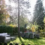 别墅 Family Wellhouse Garden Direct In Salzburg, Sunny Big Garden, Up To 16 Pax, Bikes For Free, Bbq, Sunbeds, Parking For Free, 15 Min Sound Of Music 萨尔茨堡