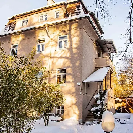Family Wellhouse Garden Direct In Salzburg, Sunny Big Garden, Up To 16 Pax, Bikes For Free, Bbq, Sunbeds, Parking For Free, 15 Min Sound Of Music 别墅